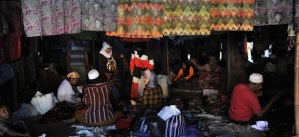 batik Madura di pasar 17 Agustus, Pamekasan, Madura
